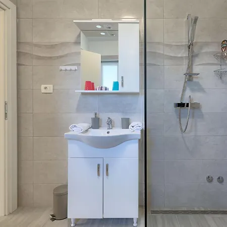 Zirdum By Interhome * Nova Vas (Porec)