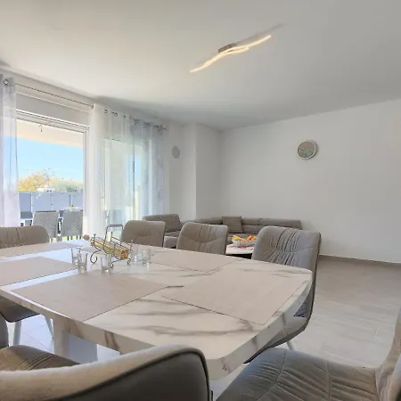 Zirdum By Interhome *