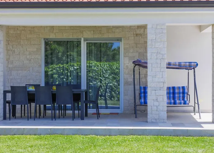 Vakantiehuis Zirdum By Interhome