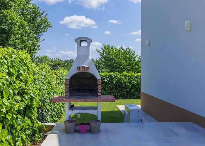 Zirdum By Interhome Vakantiehuis Nova Vas (Porec)
