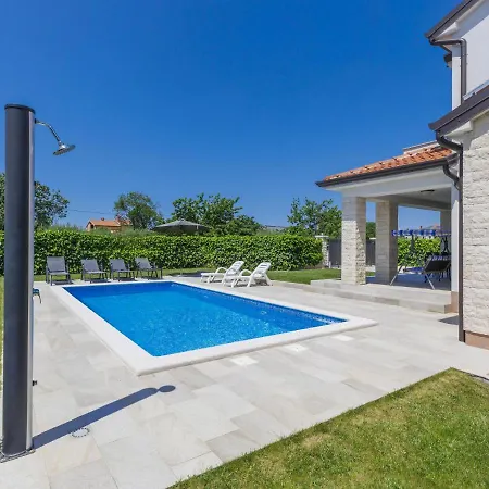 Zirdum By Interhome
